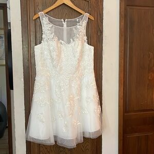 Chic Ivory Lace Bridal Gown